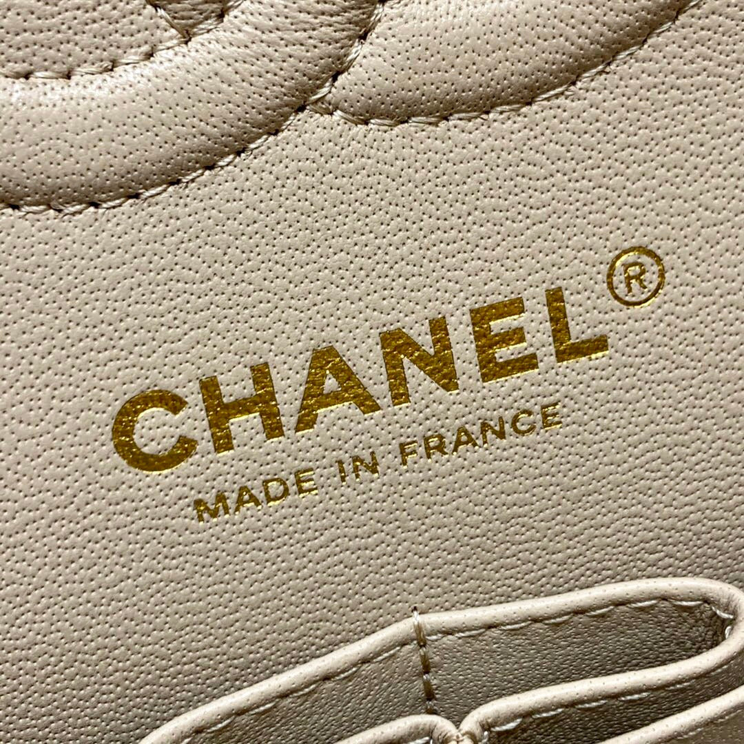 CLASSIC FLAP SMALL BAG 23CM- BEIGE EDITION